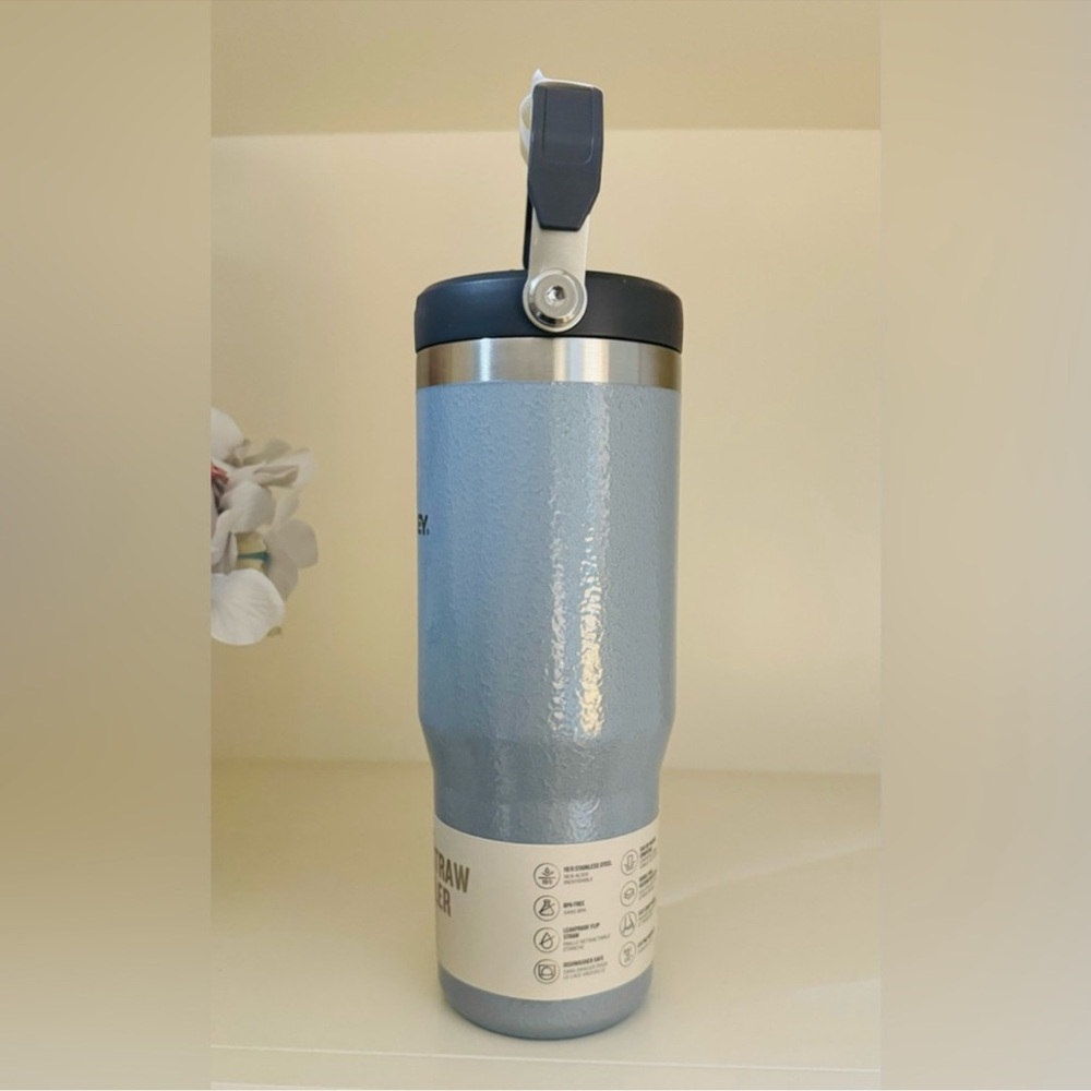 🎉LAST PIECE🎉Stanley 30 Oz. IceFlow Tumbler with Flip Straw‎ Heather Silver - Picture 6 of 10
